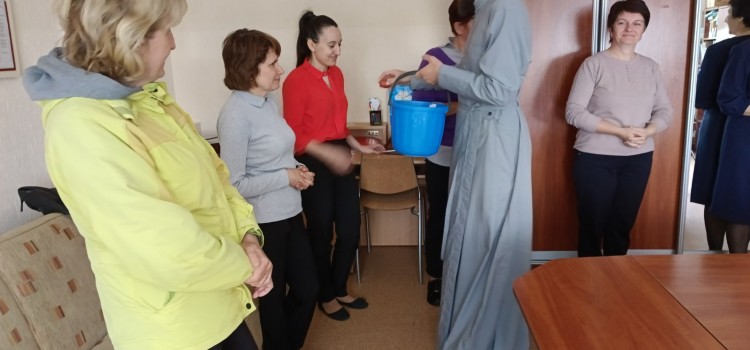 со светлым праздником Воскресения Христова.