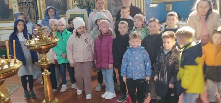 С экскурсией в храм.