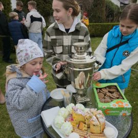 Пасху празднуем семьей.