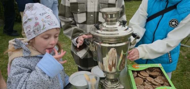 Пасху празднуем семьей.