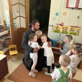 Со светлым праздником Пасхи.